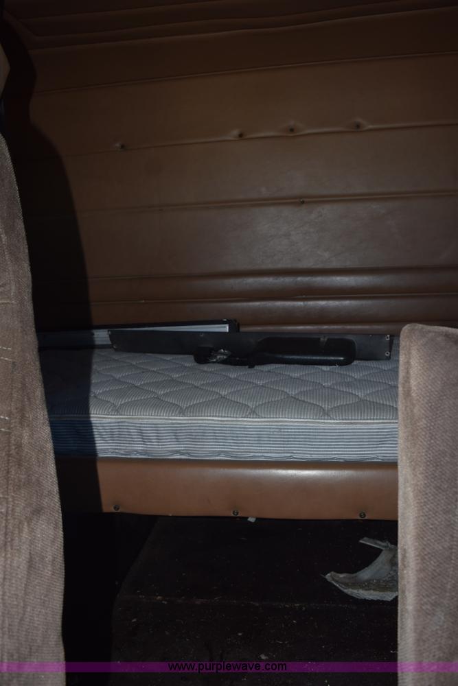 image for item K6142 2000 Peterbilt 377 semi truck