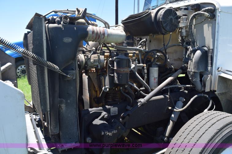 image for item K6142 2000 Peterbilt 377 semi truck