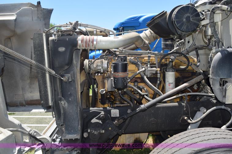 image for item K6142 2000 Peterbilt 377 semi truck