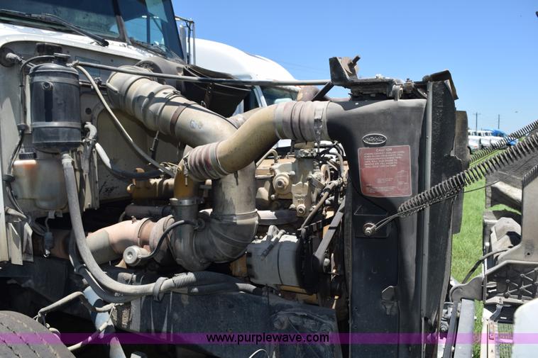 image for item K6142 2000 Peterbilt 377 semi truck