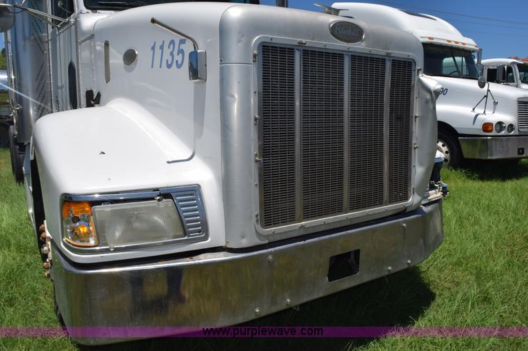 image for item K6142 2000 Peterbilt 377 semi truck