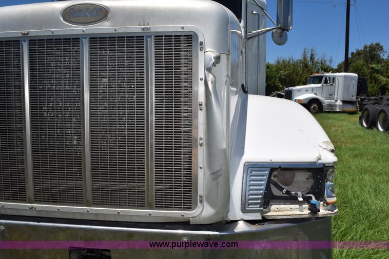 image for item K6142 2000 Peterbilt 377 semi truck