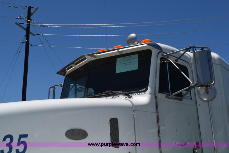 image for item K6142 2000 Peterbilt 377 semi truck