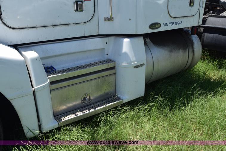 image for item K6142 2000 Peterbilt 377 semi truck