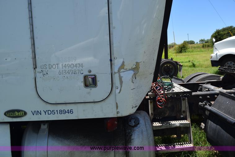 image for item K6142 2000 Peterbilt 377 semi truck