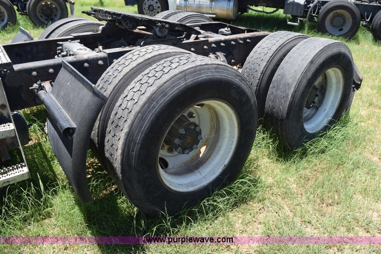 image for item K6142 2000 Peterbilt 377 semi truck