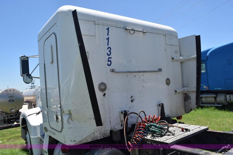 image for item K6142 2000 Peterbilt 377 semi truck