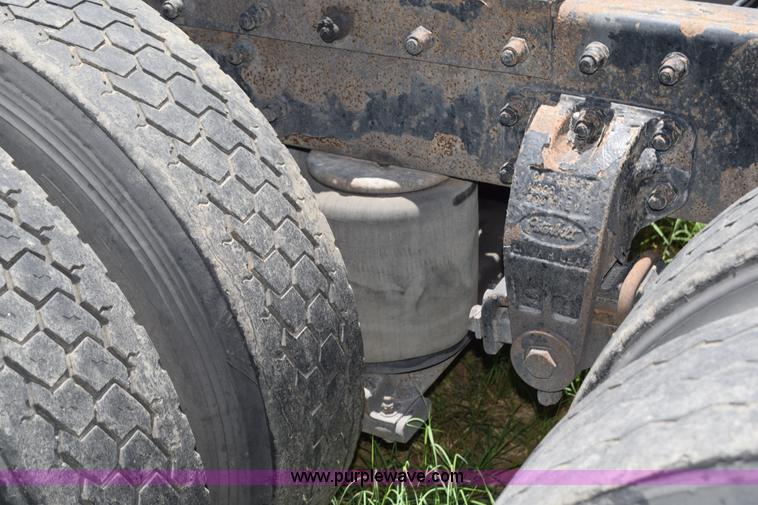 image for item K6142 2000 Peterbilt 377 semi truck