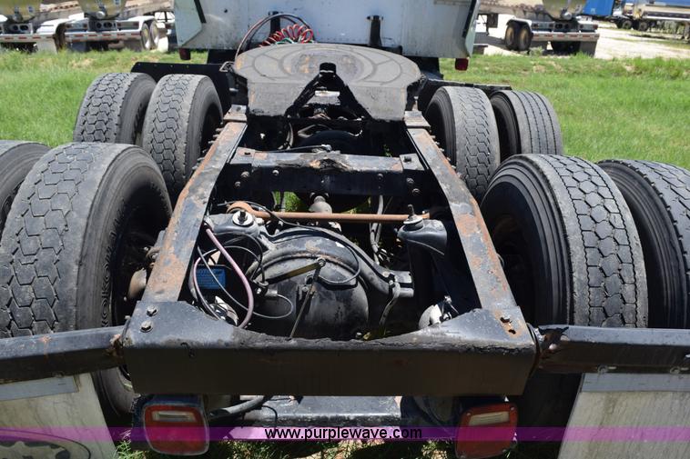 image for item K6142 2000 Peterbilt 377 semi truck