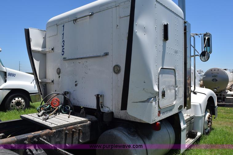 image for item K6142 2000 Peterbilt 377 semi truck