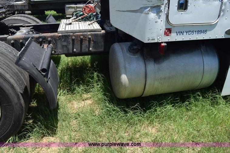 image for item K6142 2000 Peterbilt 377 semi truck