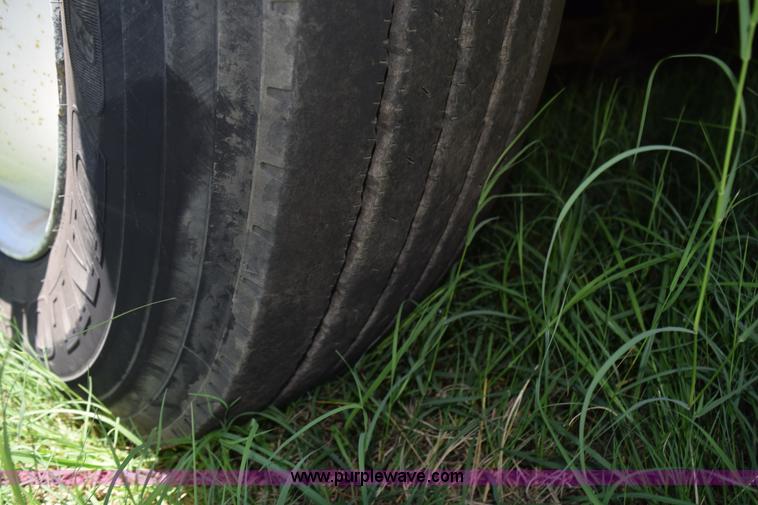 image for item K6142 2000 Peterbilt 377 semi truck