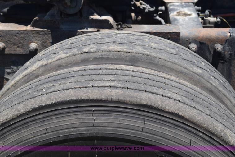 image for item K6142 2000 Peterbilt 377 semi truck