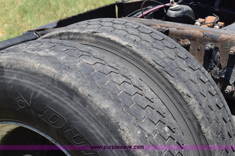 image for item K6142 2000 Peterbilt 377 semi truck