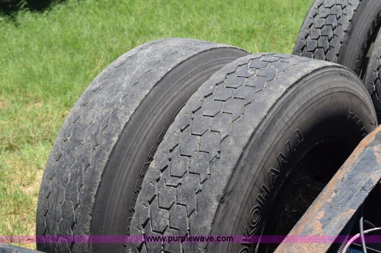 image for item K6142 2000 Peterbilt 377 semi truck