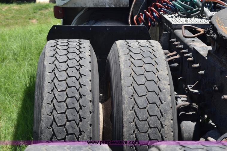 image for item K6142 2000 Peterbilt 377 semi truck