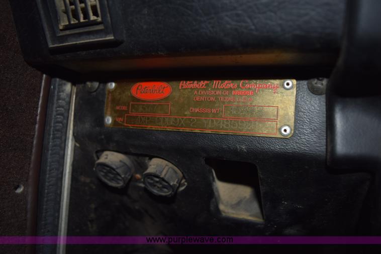 image for item K6142 2000 Peterbilt 377 semi truck