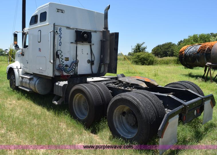 image for item K6143 2007 International 9400i semi truck