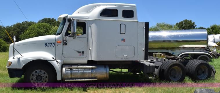 image for item K6143 2007 International 9400i semi truck