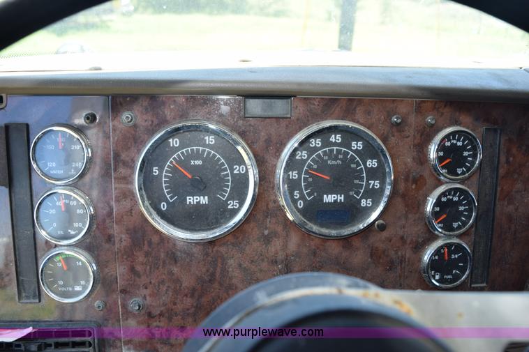 image for item K6143 2007 International 9400i semi truck