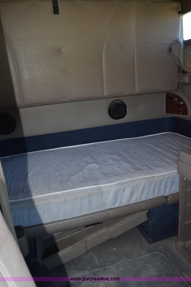 image for item K6143 2007 International 9400i semi truck