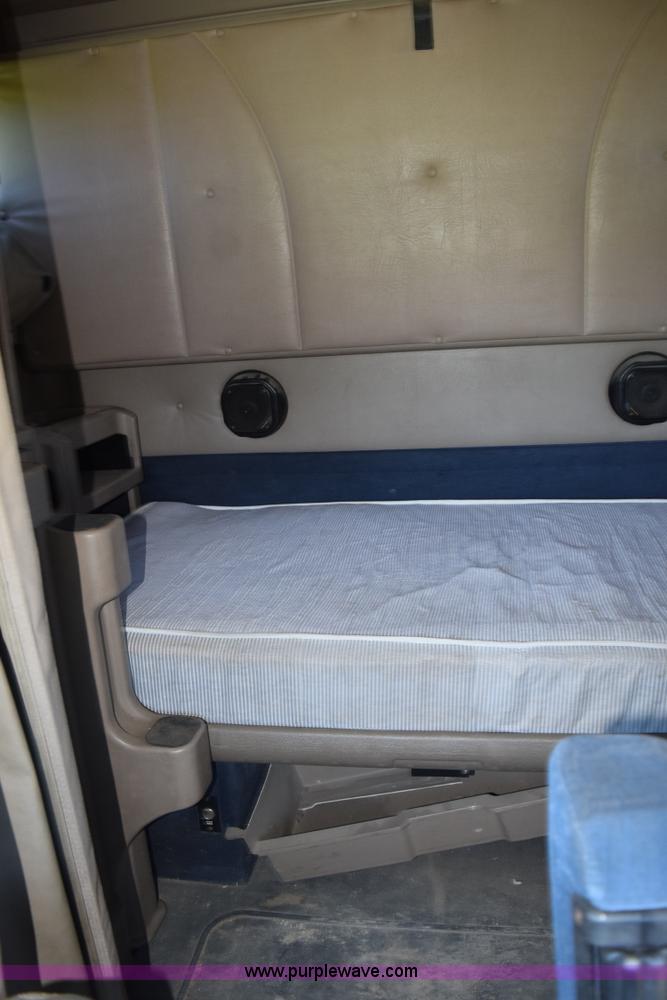 image for item K6143 2007 International 9400i semi truck