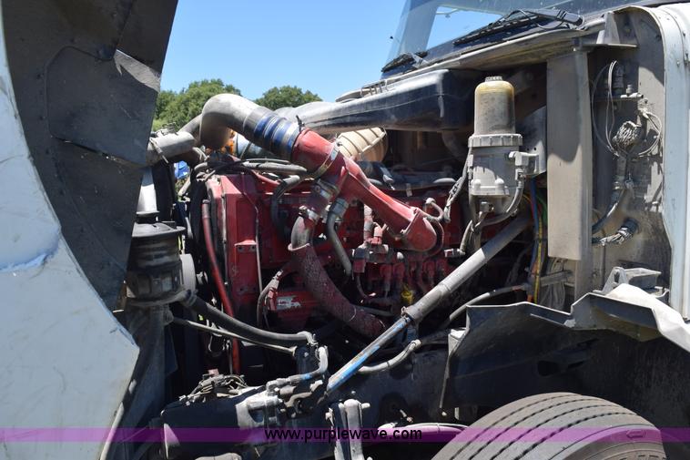 image for item K6143 2007 International 9400i semi truck