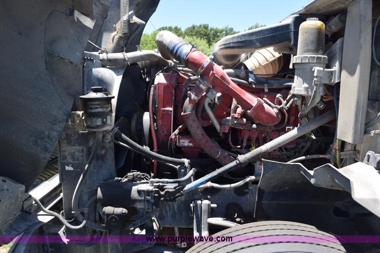 image for item K6143 2007 International 9400i semi truck