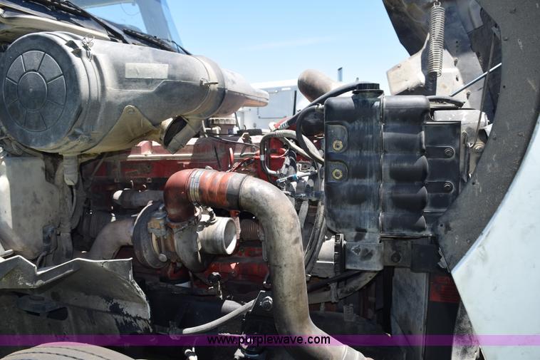 image for item K6143 2007 International 9400i semi truck