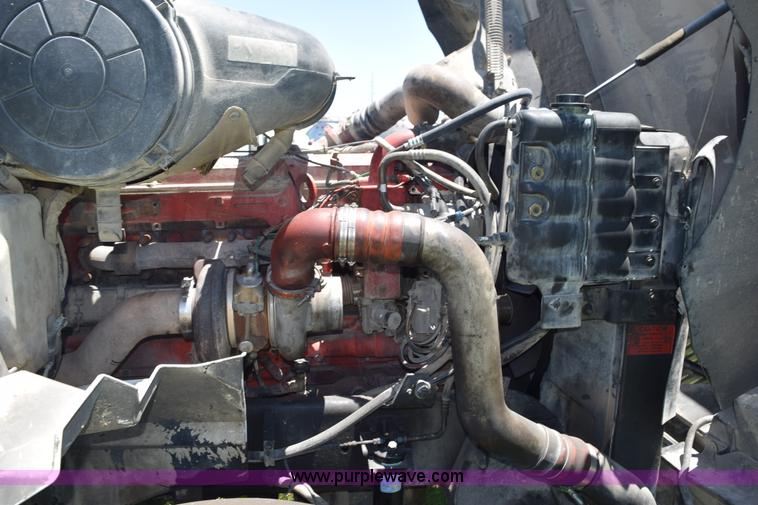 image for item K6143 2007 International 9400i semi truck