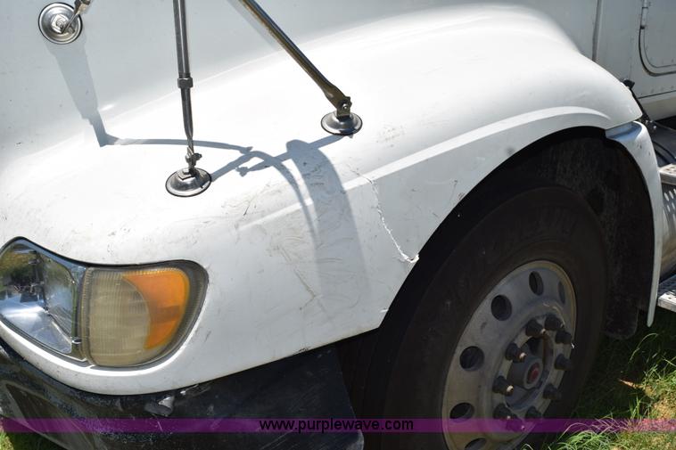 image for item K6143 2007 International 9400i semi truck