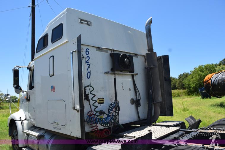 image for item K6143 2007 International 9400i semi truck