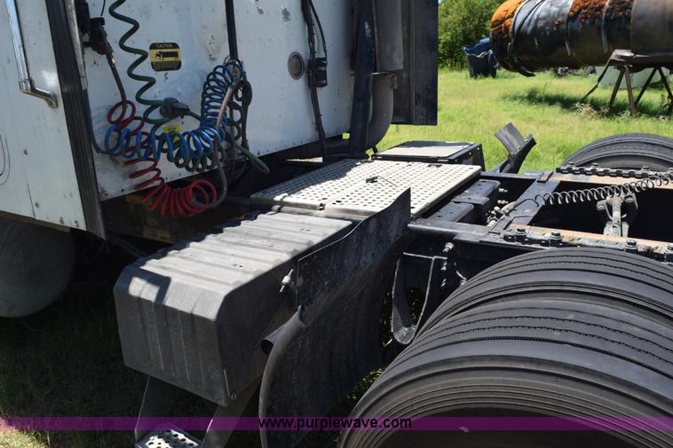 image for item K6143 2007 International 9400i semi truck