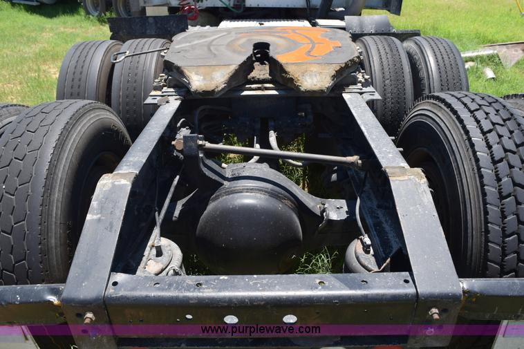 image for item K6143 2007 International 9400i semi truck