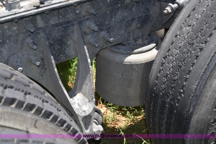 image for item K6143 2007 International 9400i semi truck