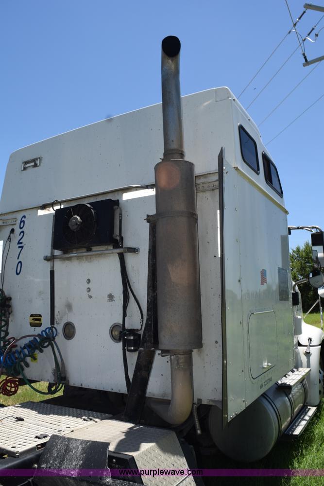 image for item K6143 2007 International 9400i semi truck