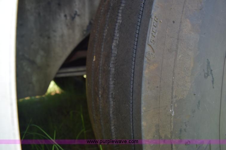 image for item K6143 2007 International 9400i semi truck