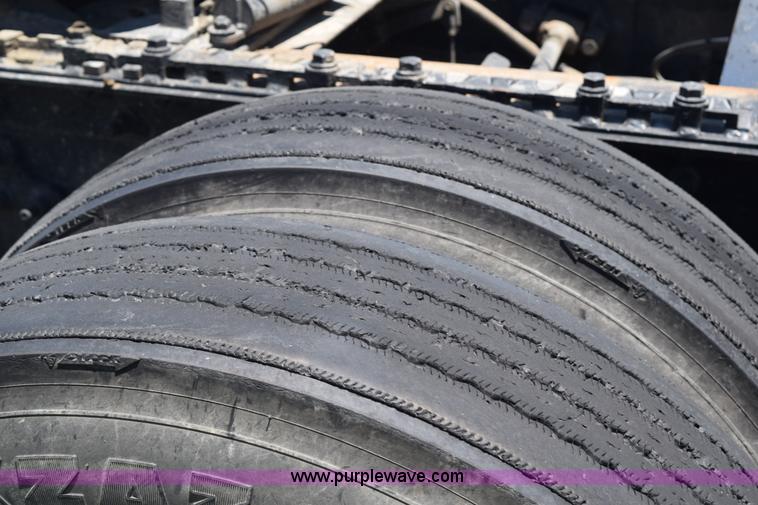 image for item K6143 2007 International 9400i semi truck