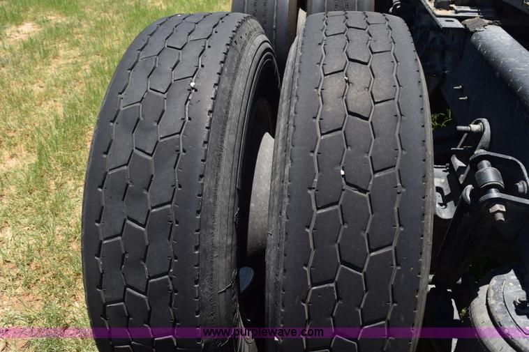 image for item K6143 2007 International 9400i semi truck