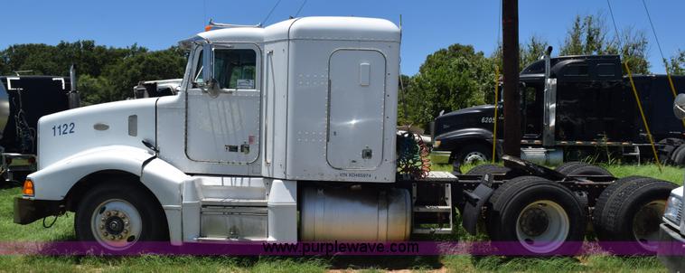 image for item K6144 1999 Peterbilt 377 semi truck