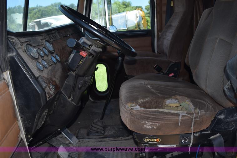 image for item K6144 1999 Peterbilt 377 semi truck