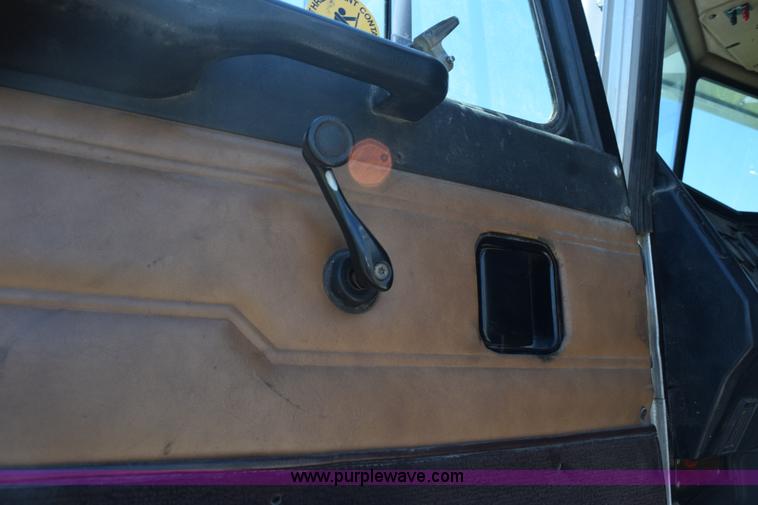 image for item K6144 1999 Peterbilt 377 semi truck