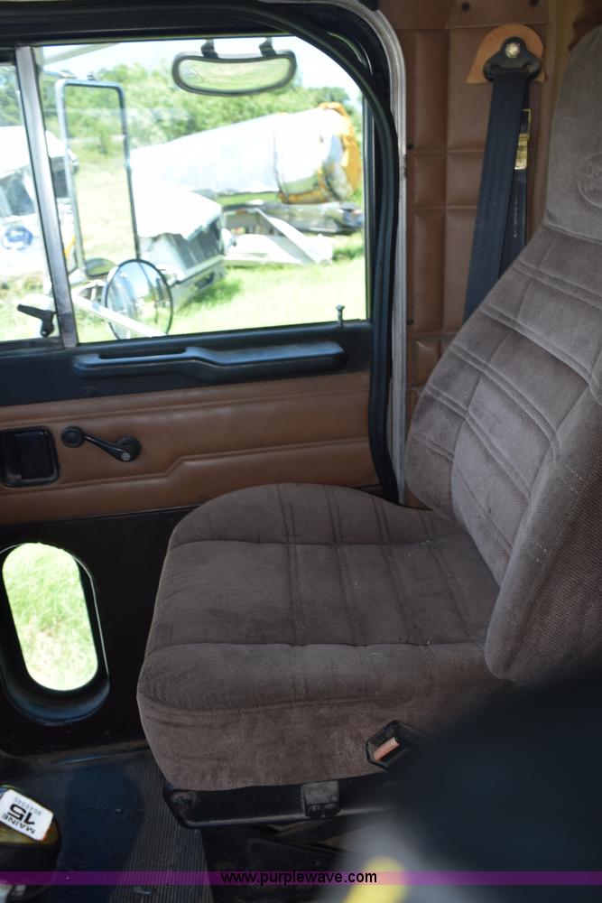 image for item K6144 1999 Peterbilt 377 semi truck