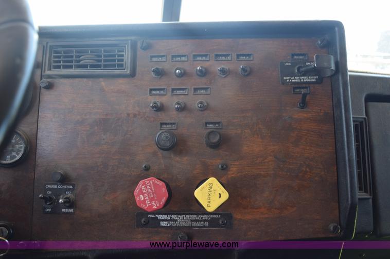 image for item K6144 1999 Peterbilt 377 semi truck