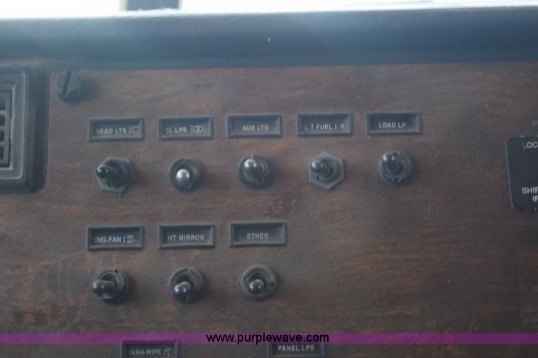 image for item K6144 1999 Peterbilt 377 semi truck