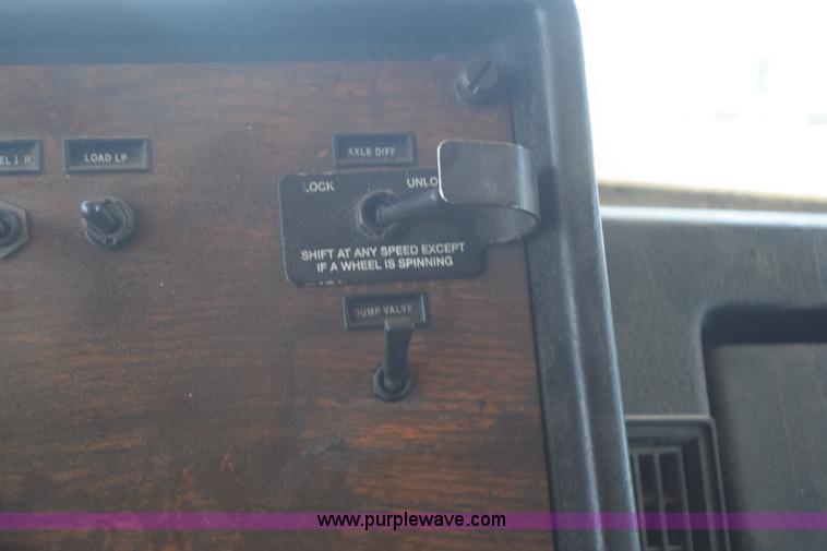 image for item K6144 1999 Peterbilt 377 semi truck