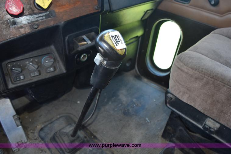 image for item K6144 1999 Peterbilt 377 semi truck