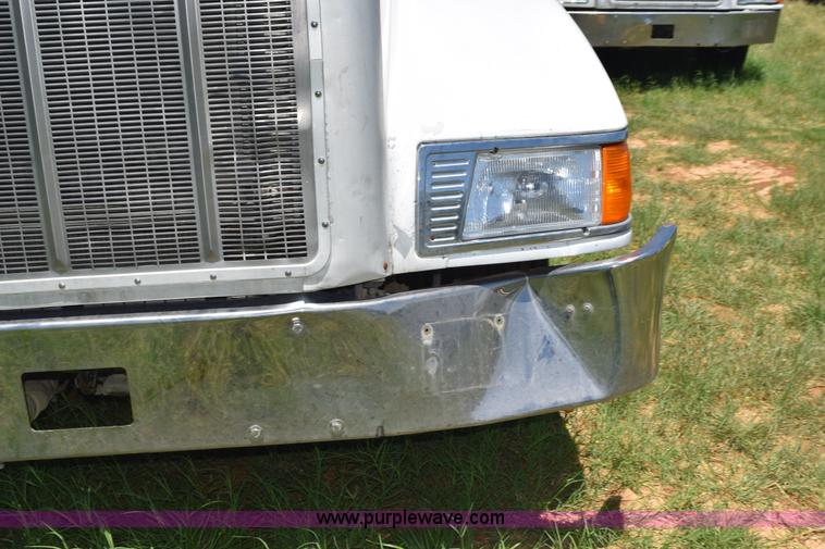 image for item K6144 1999 Peterbilt 377 semi truck