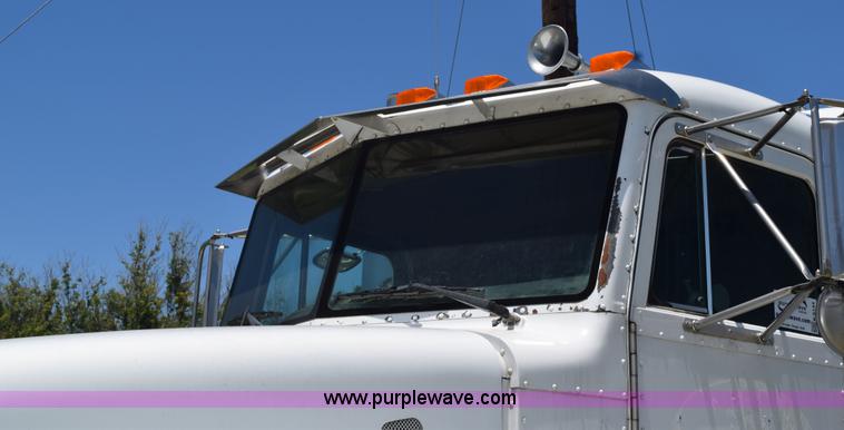 image for item K6144 1999 Peterbilt 377 semi truck