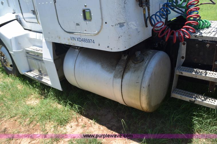 image for item K6144 1999 Peterbilt 377 semi truck